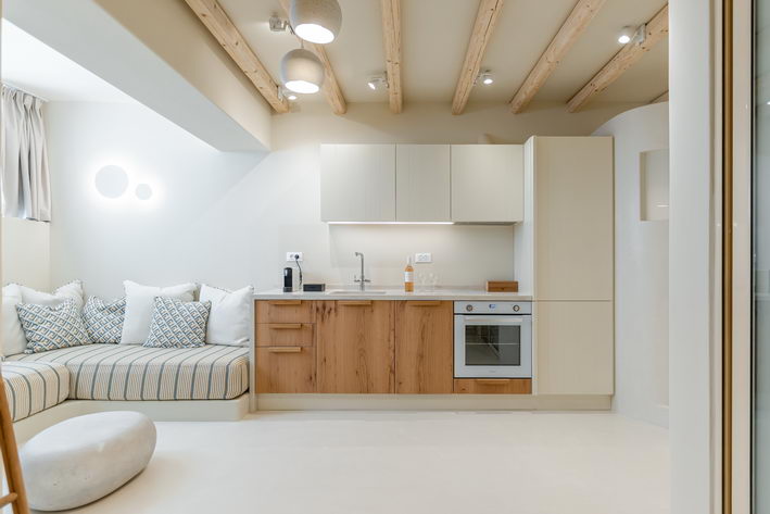 Deluxe Semi-Basement Apartment in Naxos